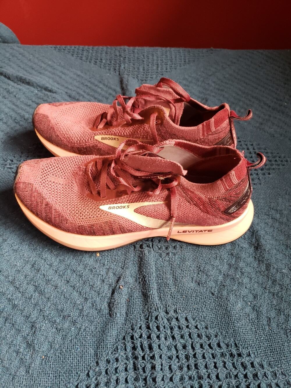Brooks Levitate 4 Shoes Size 8.5 Women Red Running Gym Training 1203351B671
